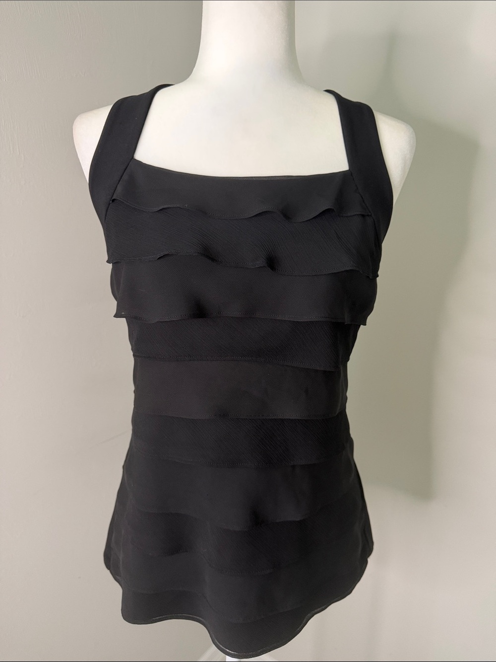 WHITE HOUSE BLACK MARKET Black Tiered Ruffle Sleeveless Top Size Medium - Picture 13 of 13